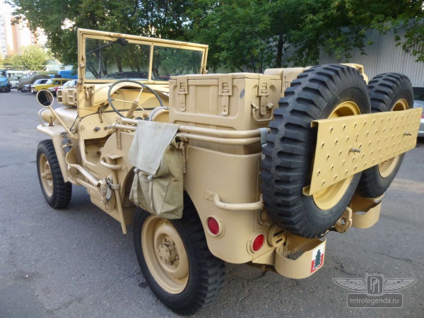 ретро автомобиль Willys Ford GPW Sahara 1942 год выпуска 