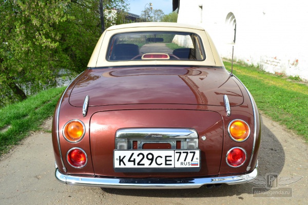 ретро автомобиль Nissan Figaro 1991 год выпуска 