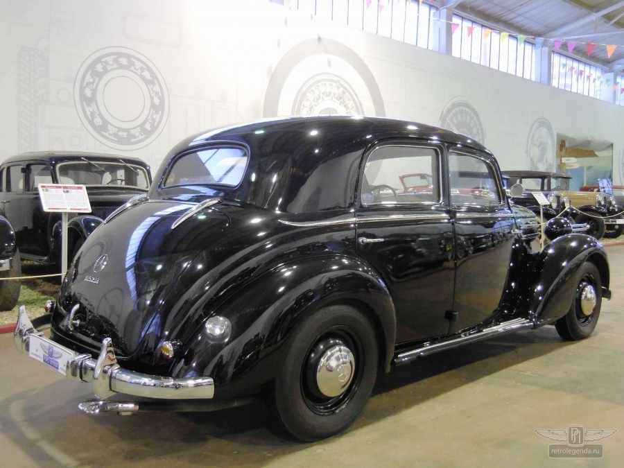 ретро автомобиль Mercedes-Benz 170S 1951 год выпуска 