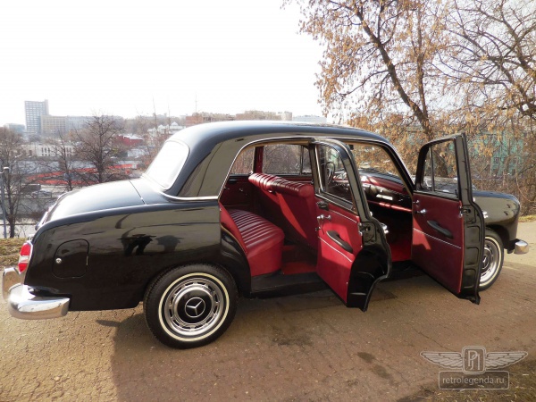 ретро автомобиль Mercedes-Benz 190B 1960 год выпуска 