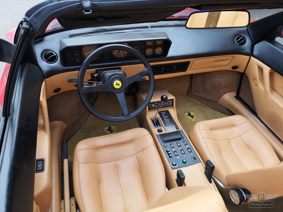 ретро автомобиль Ferrari Mondial 3.2 Cabriolet 1985 год выпуска 