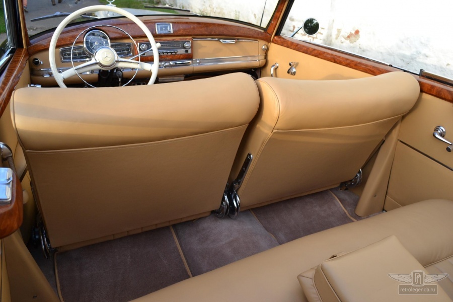 ретро автомобиль Mercedes-Benz 300 Cabriolet 1953 год выпуска 