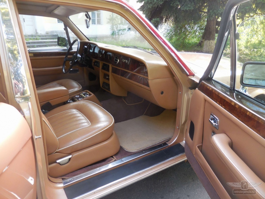 ретро автомобиль Rolls Royce Silver Spur Series 1 1986 год выпуска 