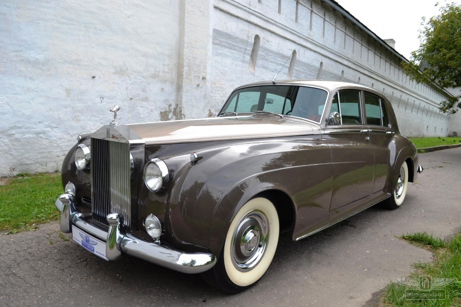 ретро автомобиль ROLLS-ROYCE SILVER CLOUD 1960 год выпуска 
