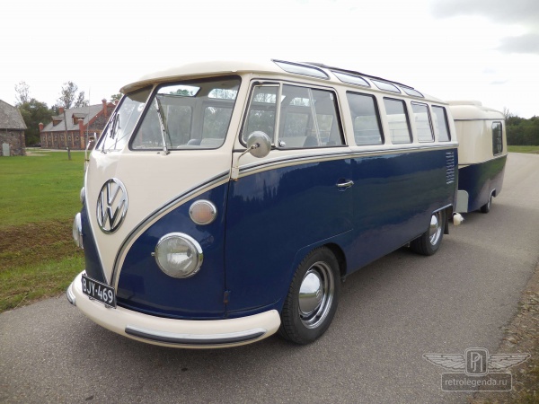 ретро автомобиль Volkswagen T1 Samba Bus 1966 год выпуска 