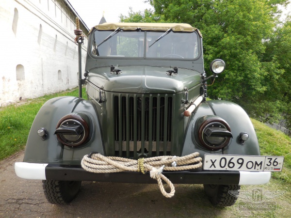 ретро автомобиль ГАЗ 69  1964 год выпуска 