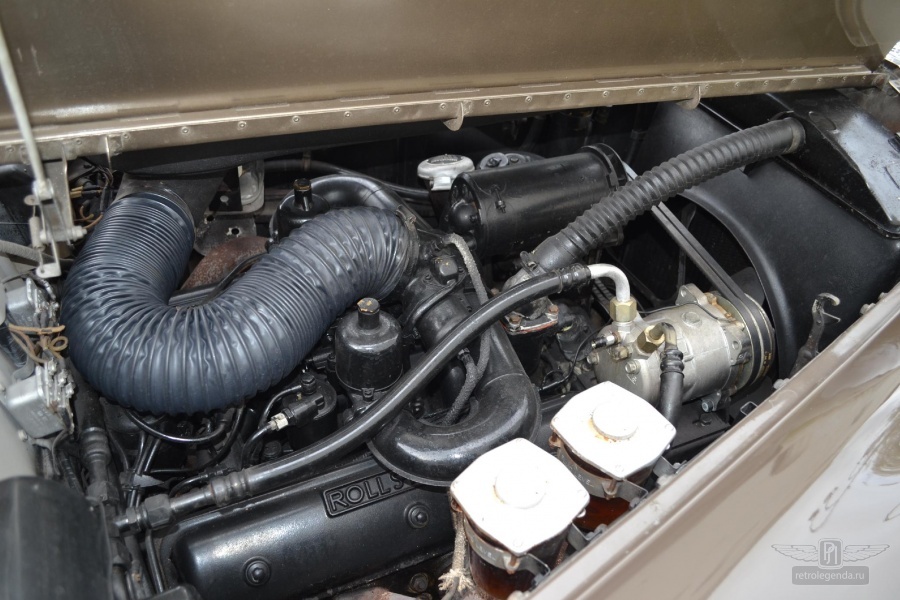 ретро автомобиль ROLLS-ROYCE SILVER CLOUD 1960 год выпуска 