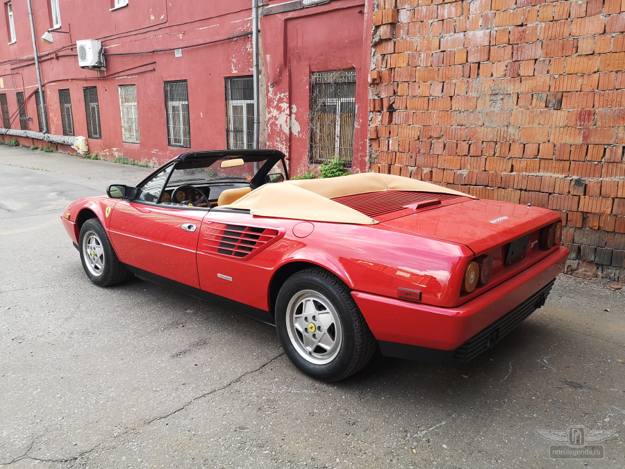 ретро автомобиль Ferrari Mondial 3.2 Cabriolet 1985 год выпуска 