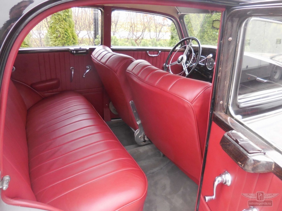 ретро автомобиль Mercedes-Benz 220 Berline Export 1953 год выпуска 