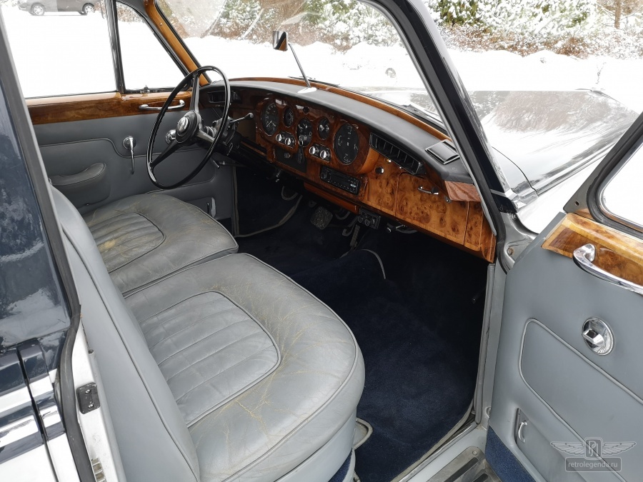 ретро автомобиль Rolls Royce Silver Cloud III 1965 год выпуска 