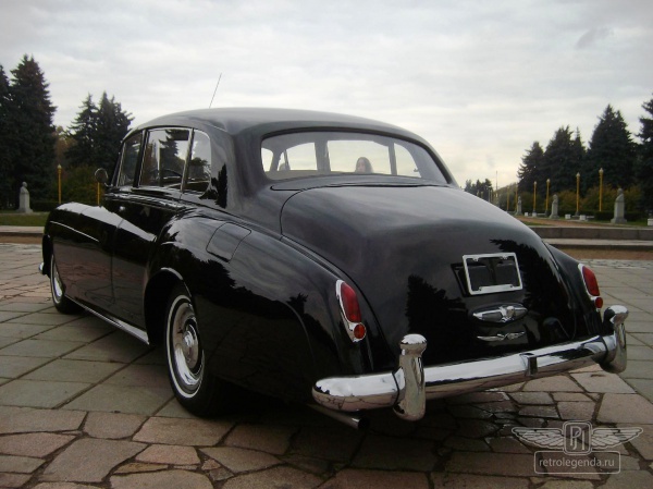 ретро автомобиль Rolls Royce Silver Cloud Long Wheelbase Coachwork by Park Ward Ltd. 1958 год выпуска 