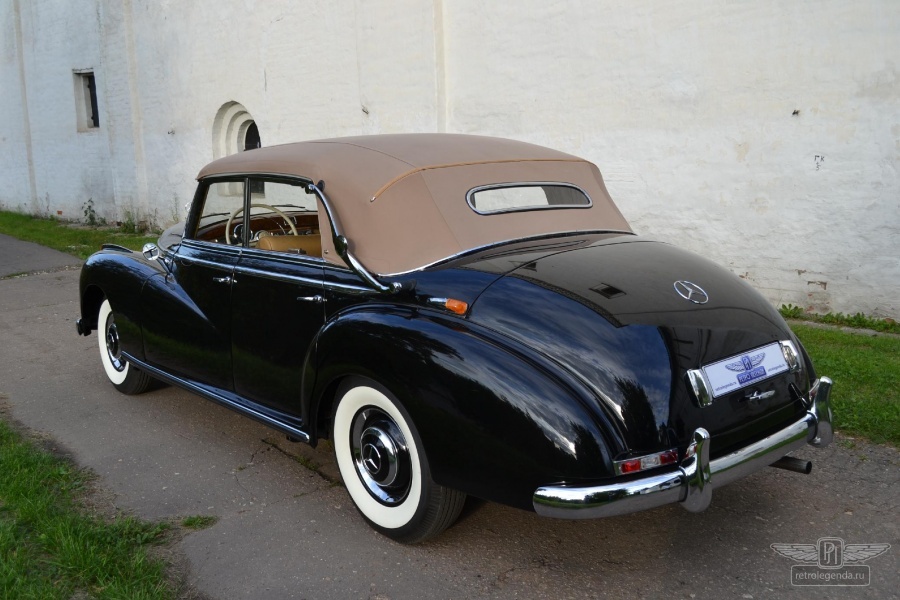 ретро автомобиль Mercedes-Benz 300 Cabriolet 1953 год выпуска 