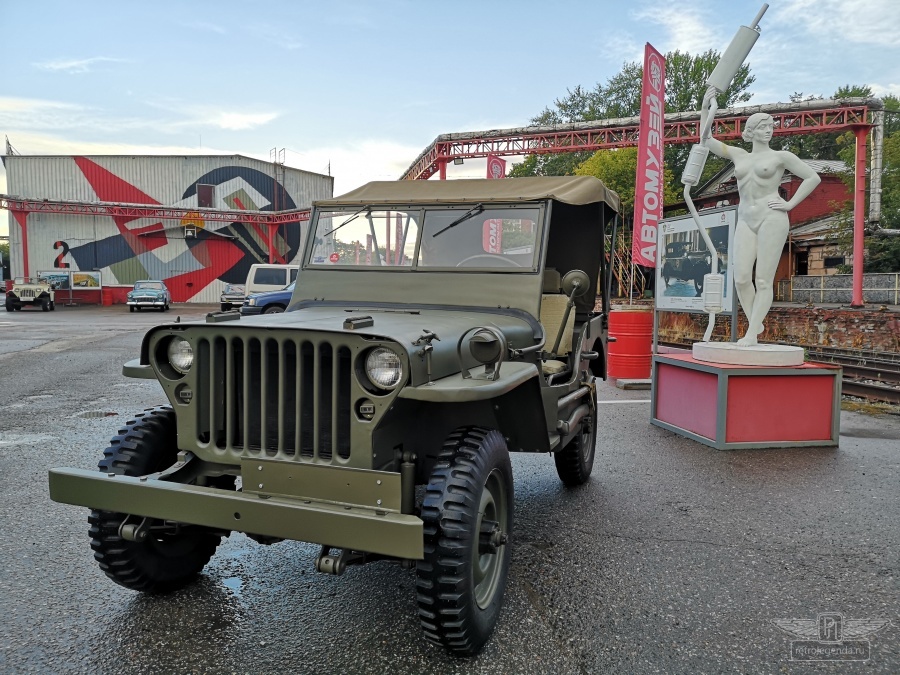 ретро автомобиль Willys MB 1944 год выпуска 
