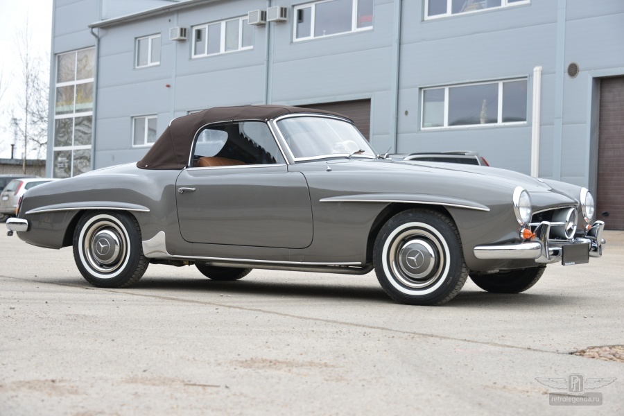 ретро автомобиль Mercedes-Benz 190SL 1960 год выпуска 