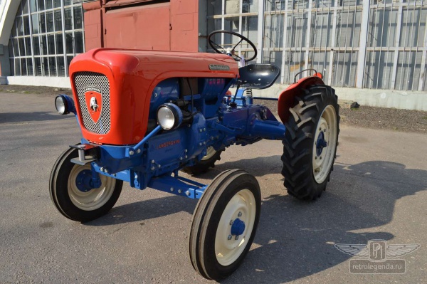 ретро автомобиль Lamborghini Lamborghinetta 1958 год выпуска 