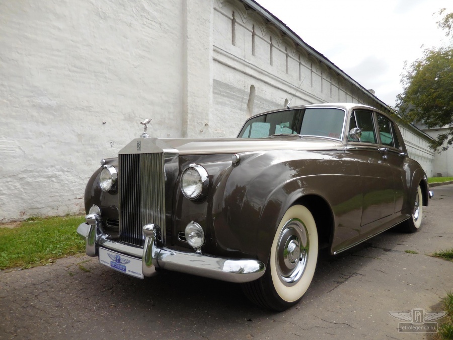 ретро автомобиль ROLLS-ROYCE SILVER CLOUD 1960 год выпуска 