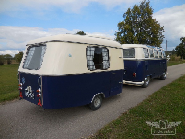 ретро автомобиль Volkswagen T1 Samba Bus 1966 год выпуска 
