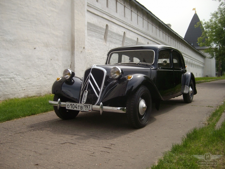 ретро автомобиль Citroen 11С Traction Avant F 1954 год выпуска 