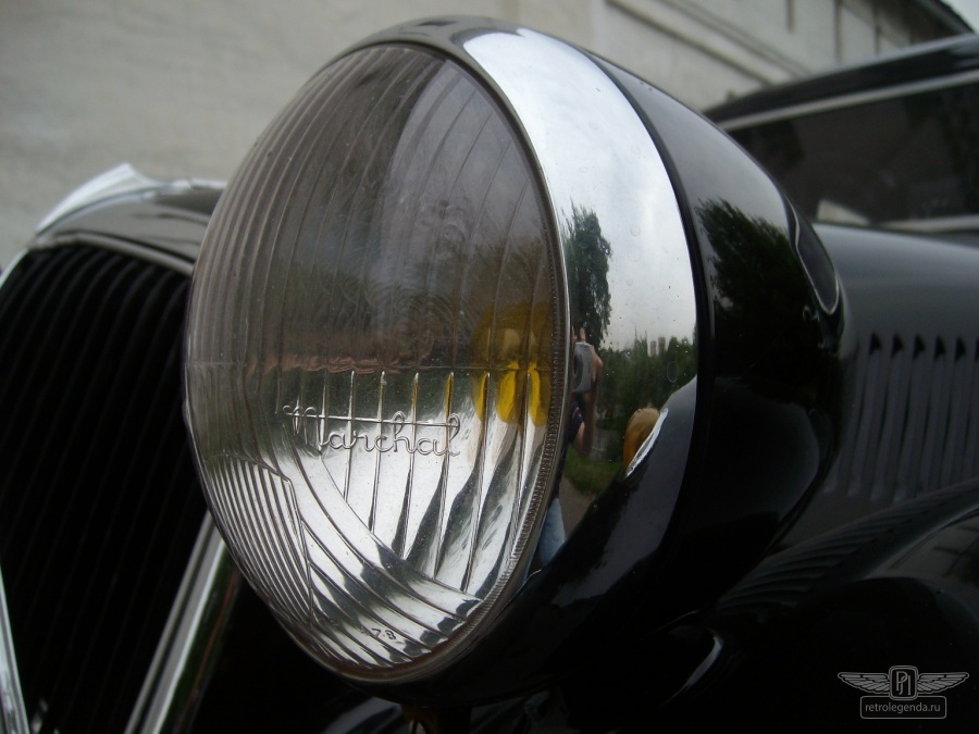 ретро автомобиль Citroen 11С Traction Avant F 1954 год выпуска 