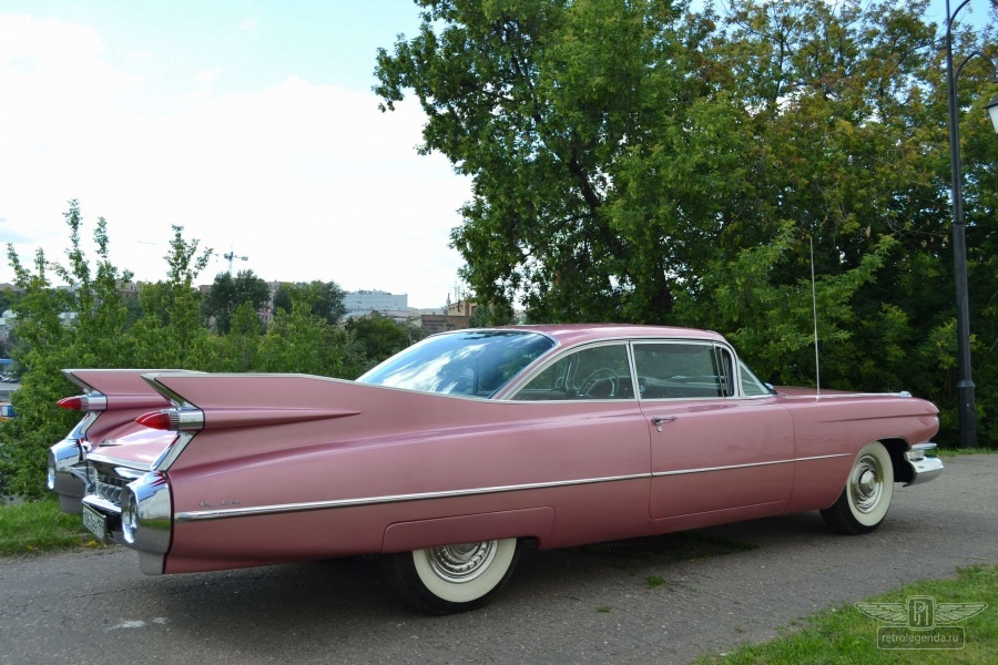 ретро автомобиль Cadillac DeVille Coupe 1959 год выпуска 