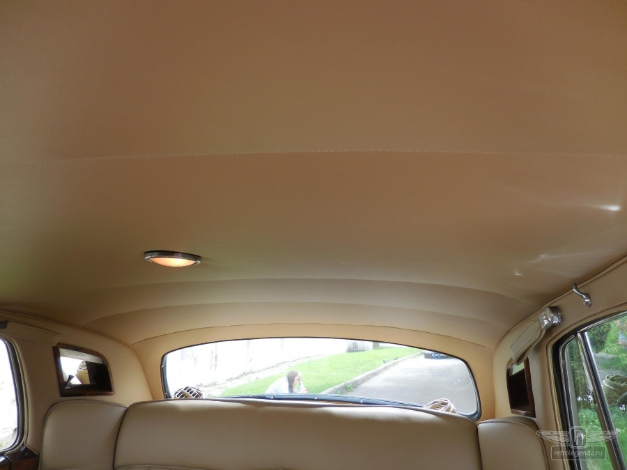 ретро автомобиль ROLLS-ROYCE SILVER CLOUD 1960 год выпуска 