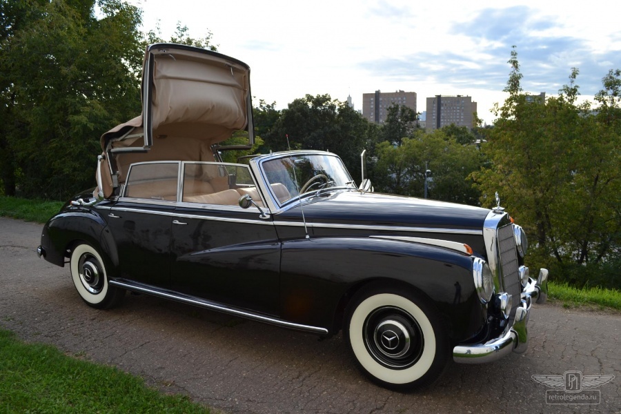 ретро автомобиль Mercedes-Benz 300 Cabriolet 1953 год выпуска 