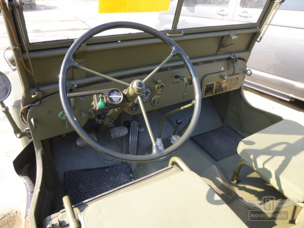 ретро автомобиль Willys MB 1944 год выпуска 