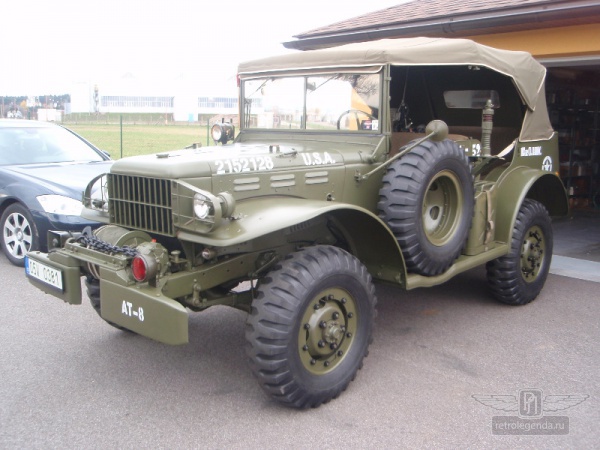 ретро автомобиль Dodge WC57 Command car 1944 год выпуска 