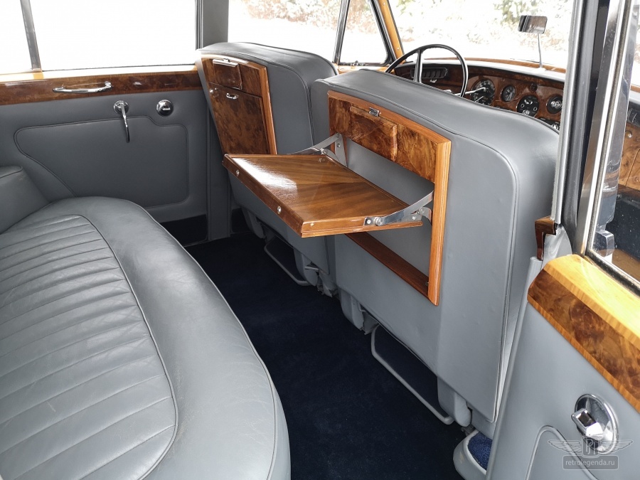 ретро автомобиль Rolls Royce Silver Cloud III 1965 год выпуска 