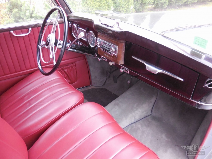 ретро автомобиль Mercedes-Benz 220 Berline Export 1953 год выпуска 