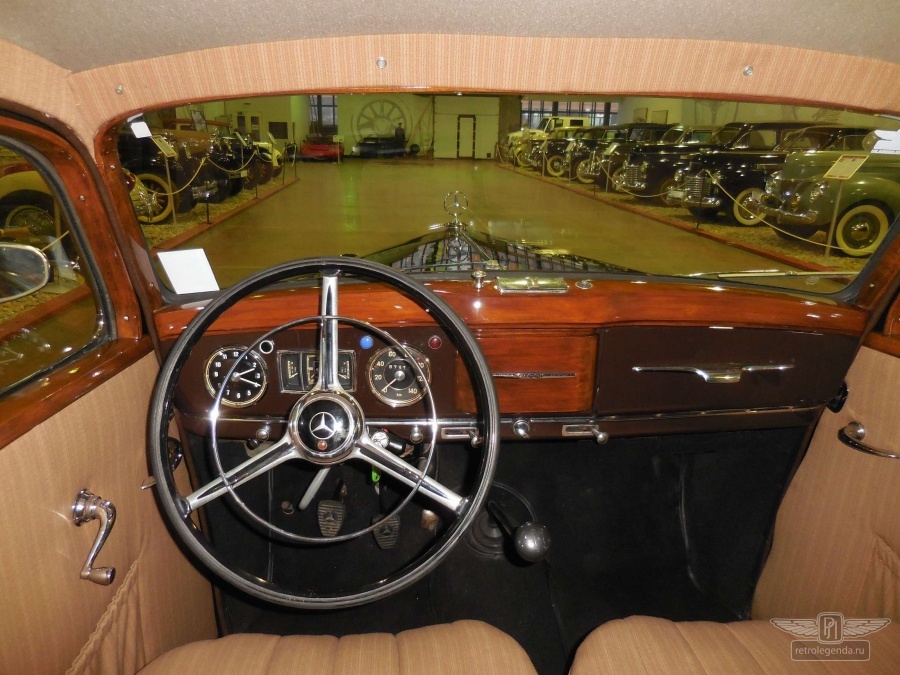 ретро автомобиль Mercedes-Benz 170S 1951 год выпуска 