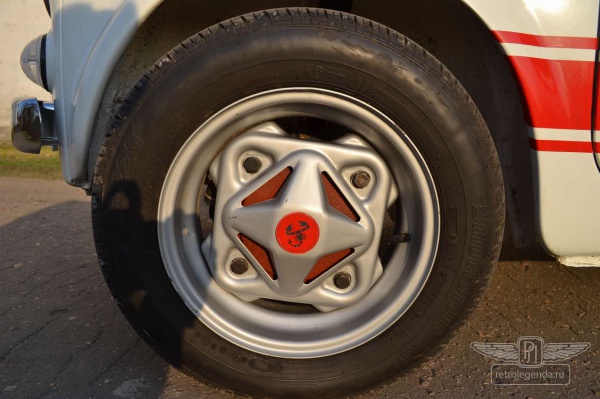 ретро автомобиль FIAT ABARTH 695 1965 год выпуска 