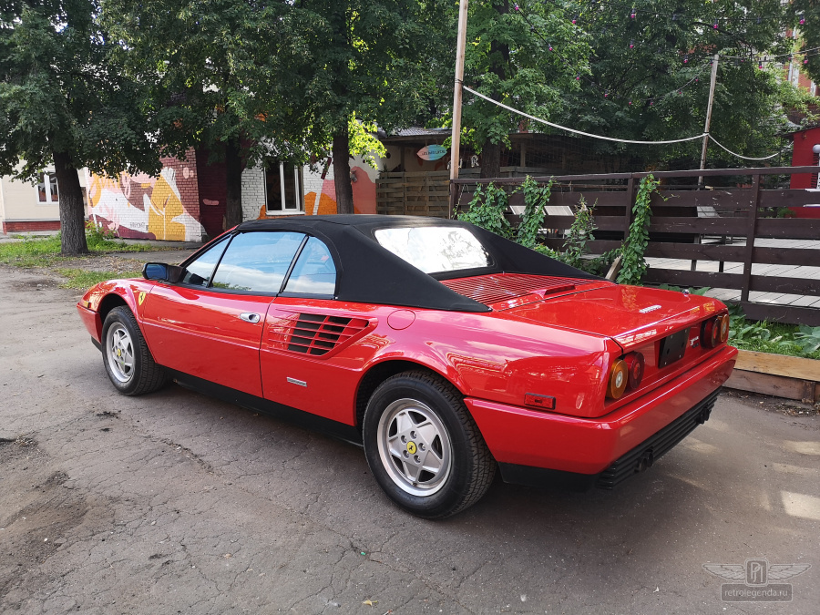 ретро автомобиль Ferrari Mondial 3.2 Cabriolet 1985 год выпуска 