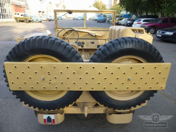 ретро автомобиль Willys Ford GPW Sahara 1942 год выпуска 