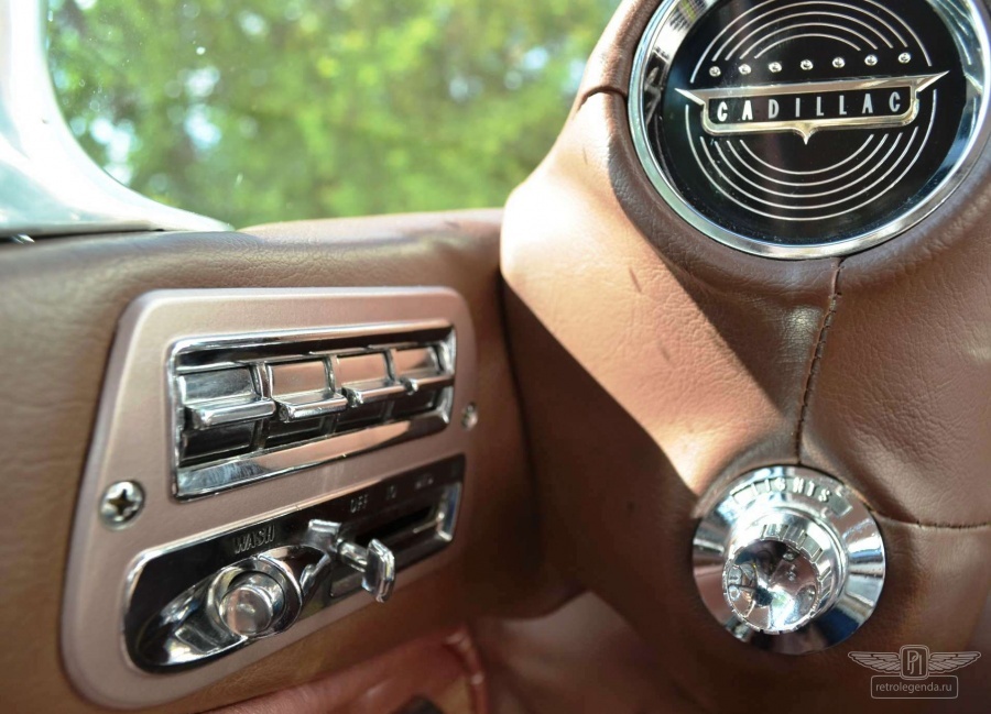 ретро автомобиль Cadillac DeVille Coupe 1959 год выпуска 