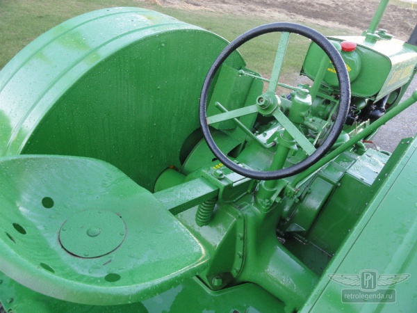 ретро автомобиль John Deere 'AR' 1935 год выпуска 