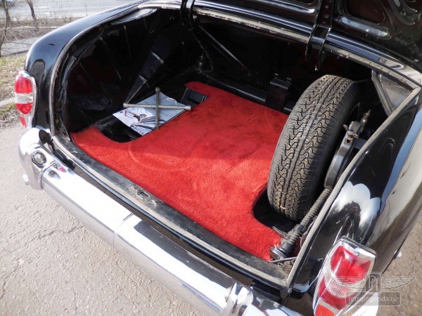 ретро автомобиль Mercedes-Benz 190B 1960 год выпуска 
