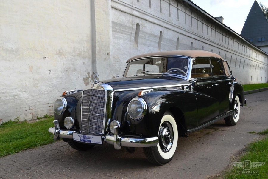 ретро автомобиль Mercedes-Benz 300 Cabriolet 1953 год выпуска 