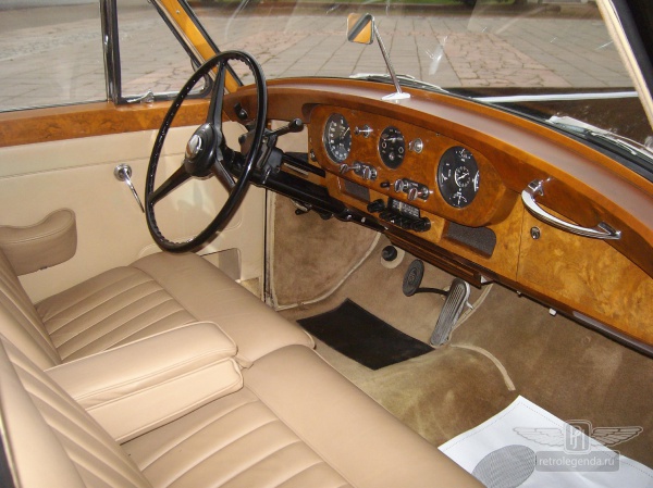 ретро автомобиль Rolls Royce Silver Cloud Long Wheelbase Coachwork by Park Ward Ltd. 1958 год выпуска 