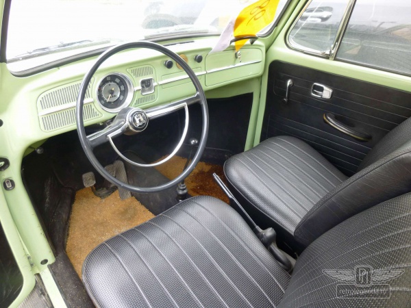 ретро автомобиль Volkswagen Beetle 1966 год выпуска 