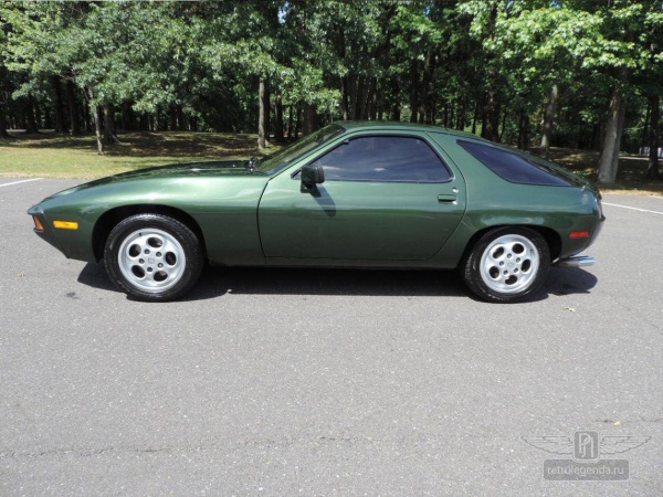 ретро автомобиль Porsche 928 1979 год выпуска 