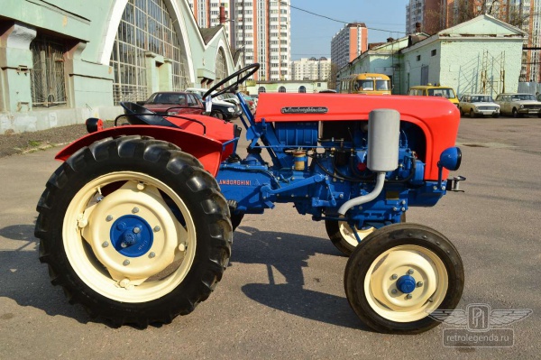 ретро автомобиль Lamborghini Lamborghinetta 1958 год выпуска 