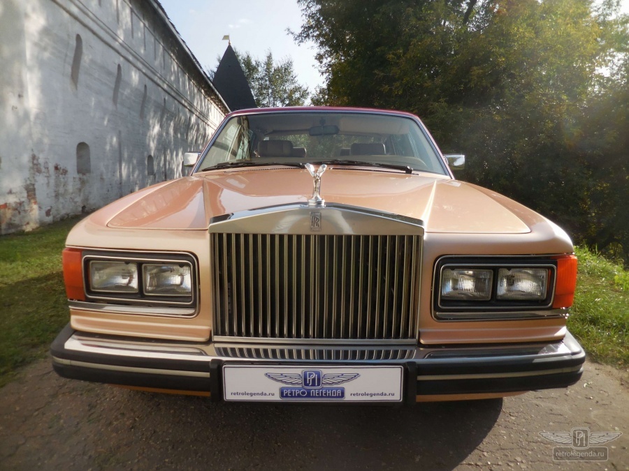 ретро автомобиль Rolls Royce Silver Spur Series 1 1986 год выпуска 