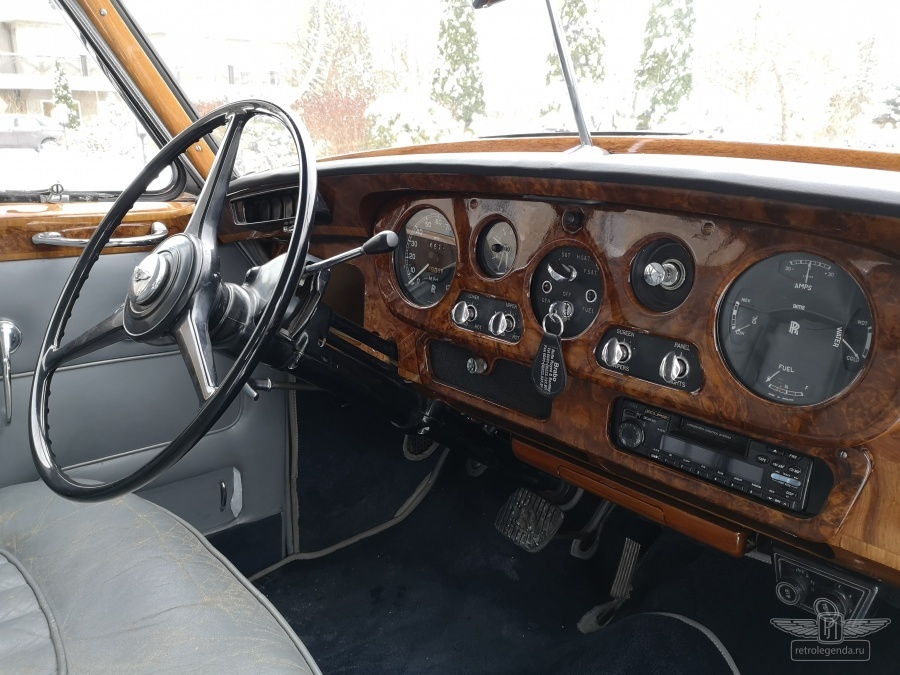 ретро автомобиль Rolls Royce Silver Cloud III 1965 год выпуска 
