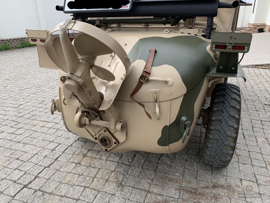 ретро автомобиль Volkswagen Schwimmwagen Typ 166  1943 год выпуска 