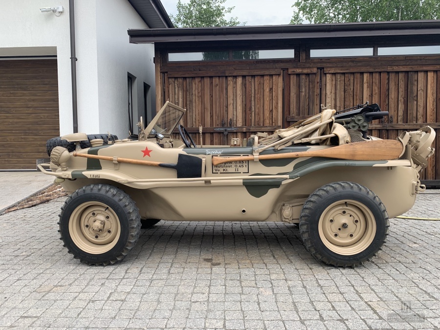 ретро автомобиль Volkswagen Schwimmwagen Typ 166  1943 год выпуска 