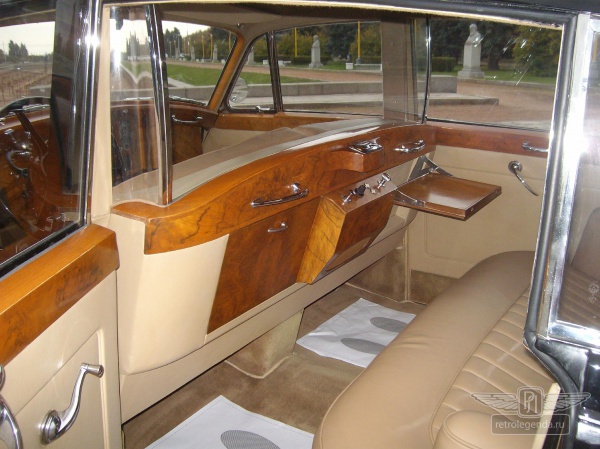 ретро автомобиль Rolls Royce Silver Cloud Long Wheelbase Coachwork by Park Ward Ltd. 1958 год выпуска 
