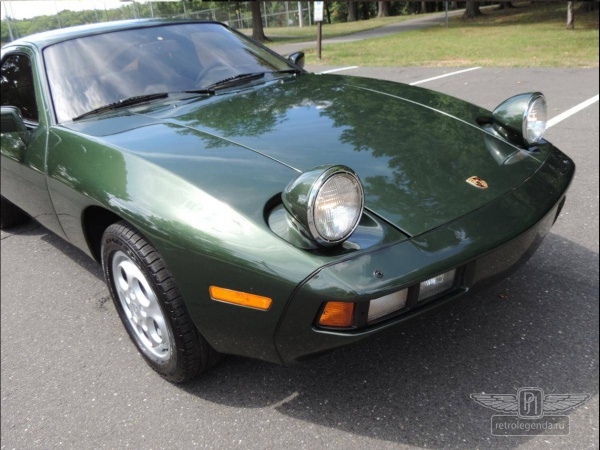 ретро автомобиль Porsche 928 1979 год выпуска 