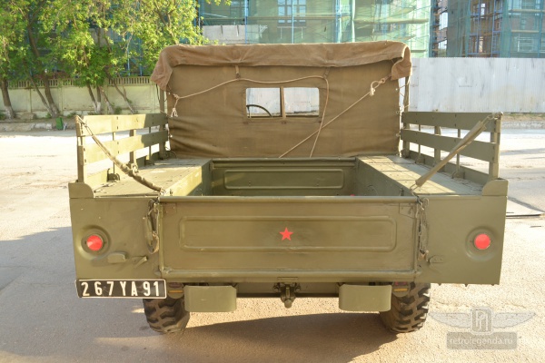 ретро автомобиль Dodge WC52 1942 год выпуска 