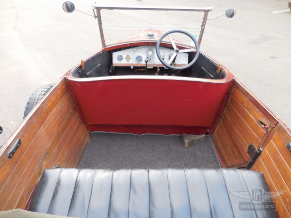 ретро автомобиль Renault NN 1926 год выпуска 